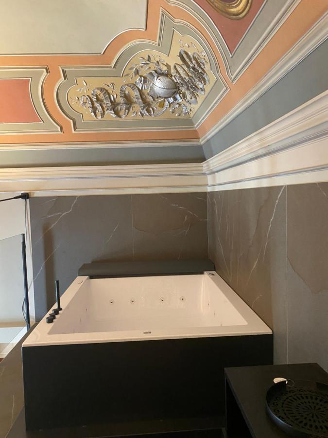 King Room Spa Bath,1134249319:JPEG