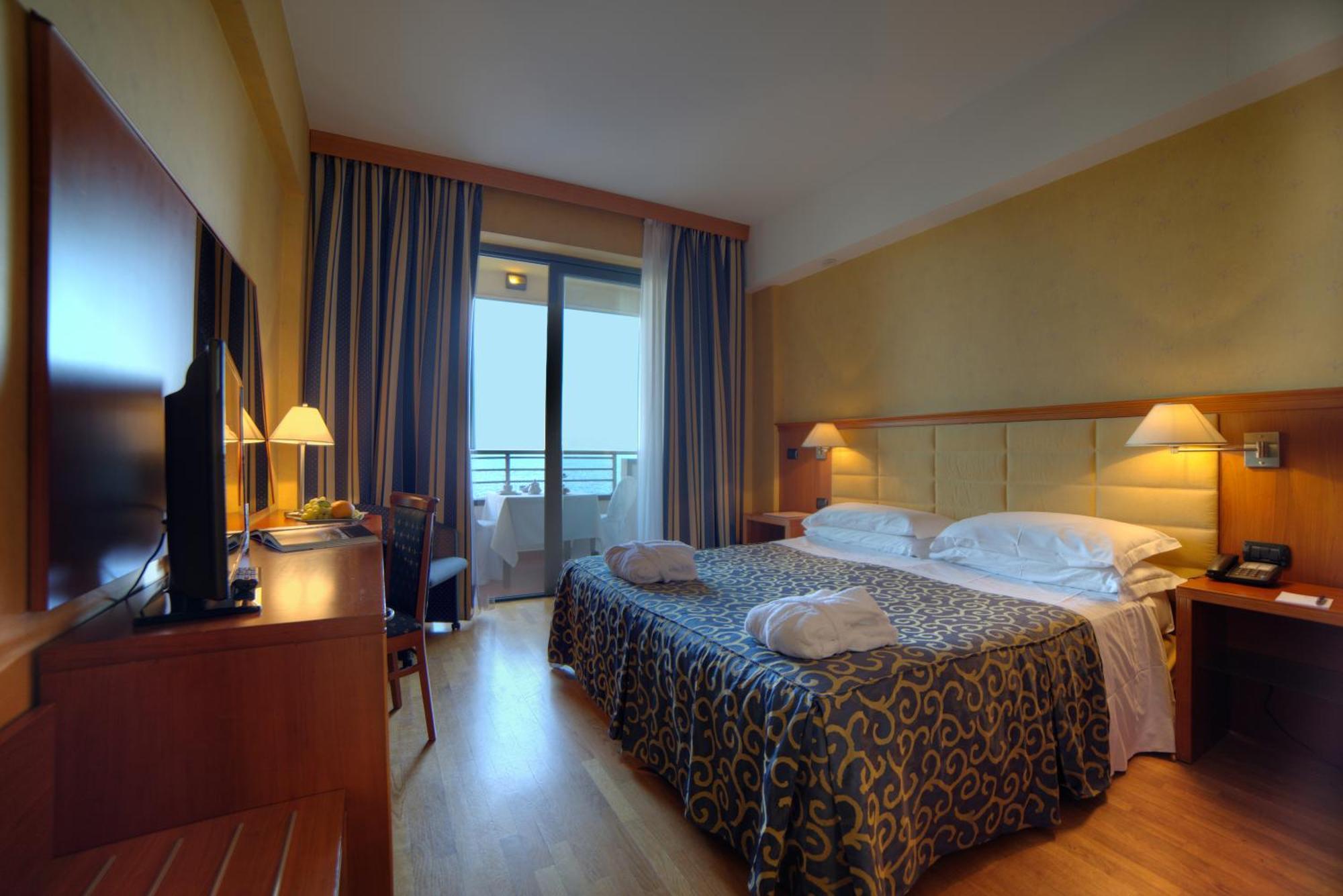 Deluxe Tweepersoonskamer met 1 of 2 Bedden en Uitzicht op Zee
