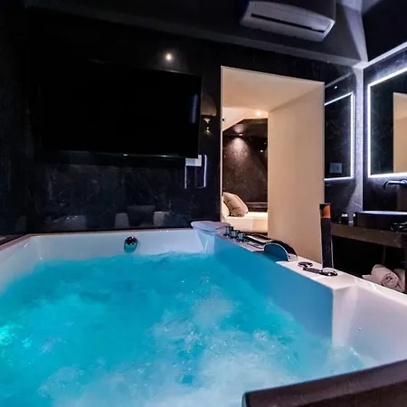 4 Suites " Unconventional Living Rooms "-3